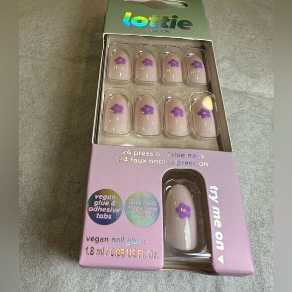 lottie london stay press'd - flower power Press On Nail Kit (24) - Picture 2 of 5